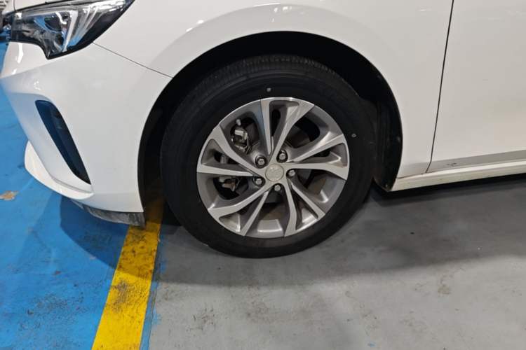 Used Buick Verano 2023 Pro Enjoyment Edition Left Front Wheel Hub