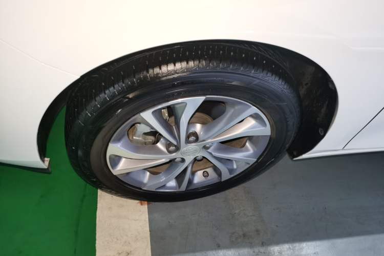 Used Buick Verano 2023 Pro Enjoyment Edition Left Front Wheel Hub