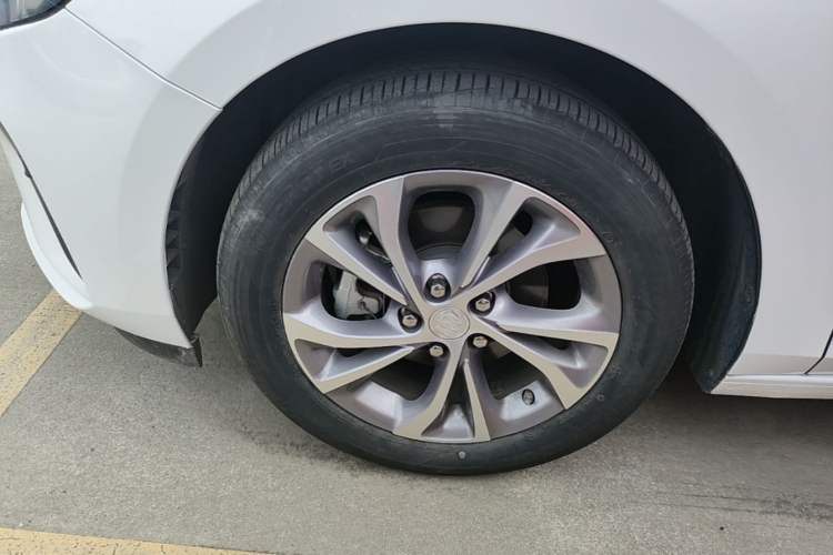 Used Buick Verano 2023 Pro Enjoyment Edition Left Front Wheel Hub