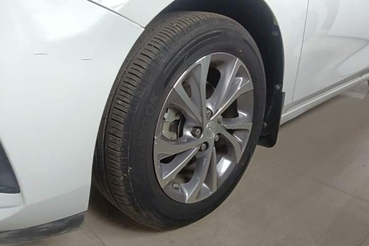 Used Buick Verano 2023 Pro Enjoyment Edition Left Front Wheel Hub