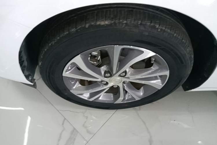 Used Buick Verano 2023 Pro Enjoyment Edition Left Front Wheel Hub