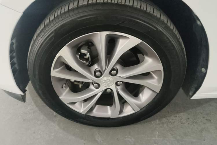 Used Buick Verano 2023 Pro Enjoyment Edition Left Front Wheel Hub