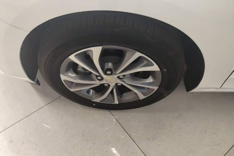 Used Buick Verano 2023 Pro Enjoyment Edition Left Front Wheel Hub