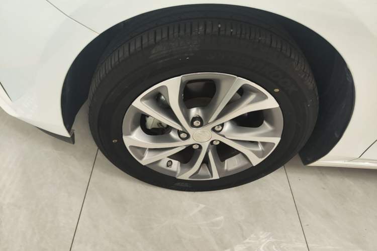 Used Buick Verano 2023 Pro Enjoyment Edition Left Front Wheel Hub