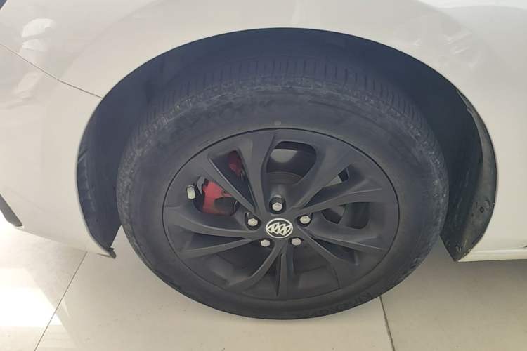Used Buick Verano 2023 Pro GS Hunter Wind Edition Left Front Wheel Hub