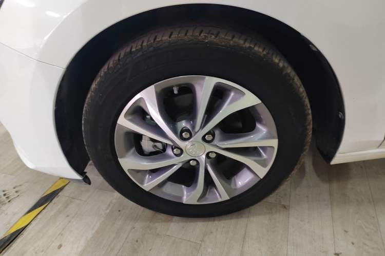 Used Buick Verano 2023 Pro Enjoyment Edition Left Front Wheel Hub