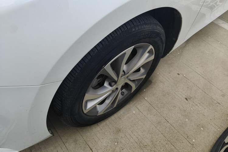 Used Buick Verano 2023 Pro Enjoyment Edition Left Front Wheel Hub