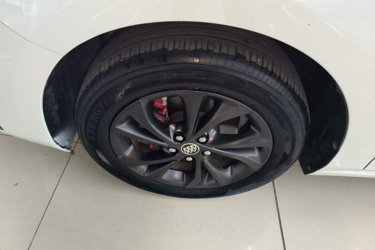 Used Buick Verano 2023 Pro GS Hunter Wind Edition Left Front Wheel Hub
