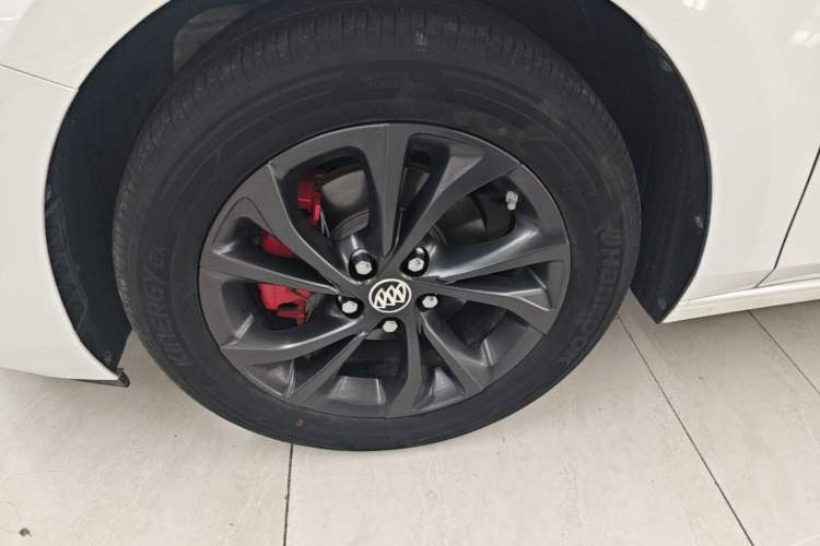 Used Buick Verano 2023 Pro GS Hunter Wind Edition Left Front Wheel Hub
