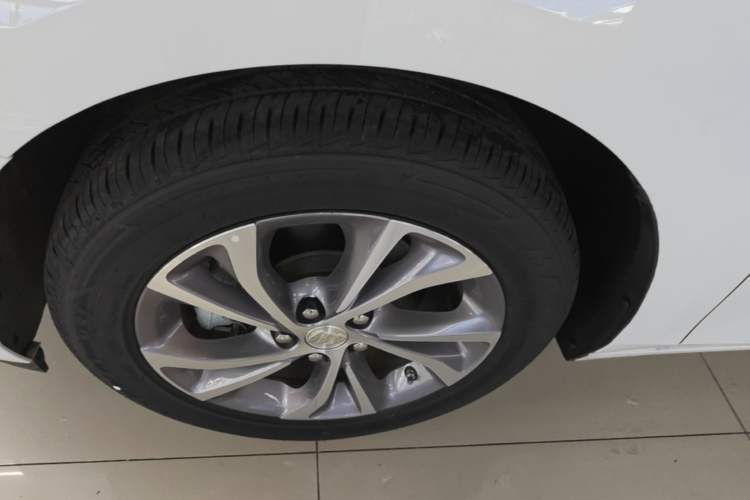 Used Buick Verano 2023 Pro Enjoyment Edition Left Front Wheel Hub