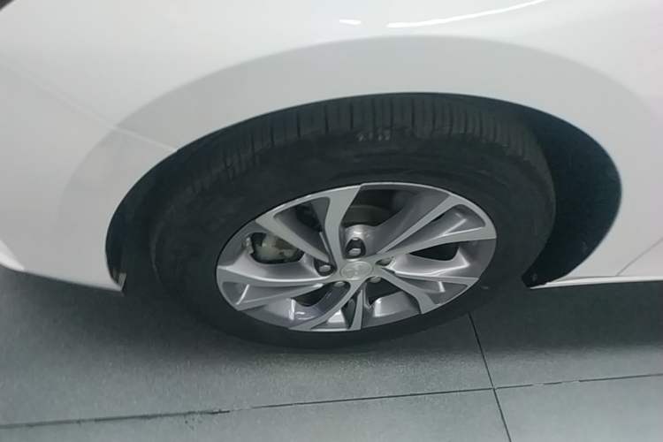 Used Buick Verano 2023 Pro Enjoyment Edition Left Front Wheel Hub