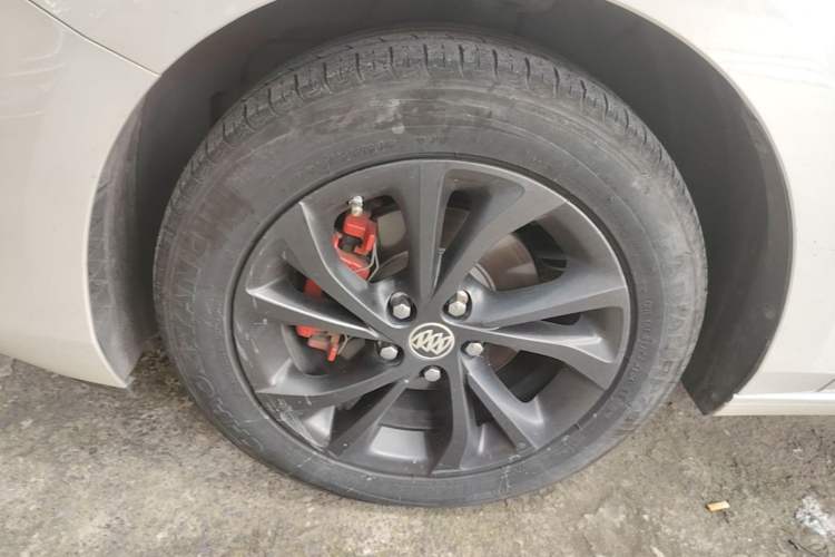 Used Buick Verano 2023 Pro GS Hunter Wind Edition Left Front Wheel Hub