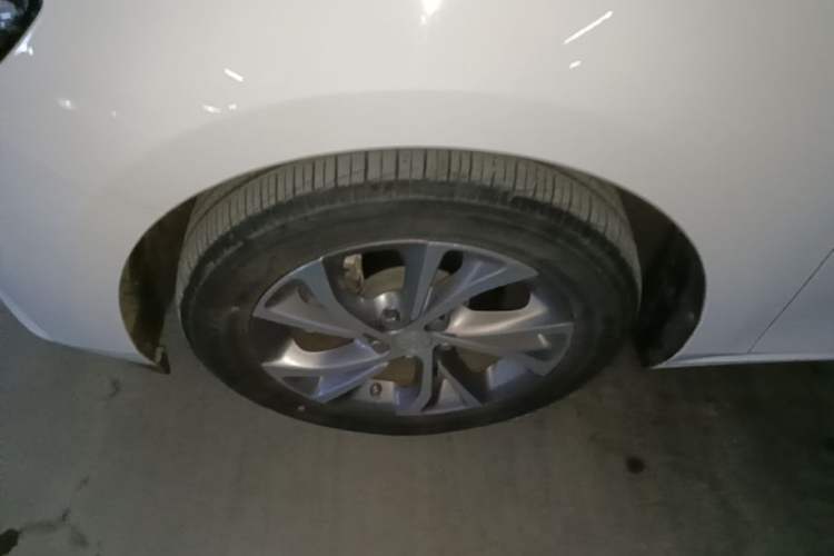 Used Buick Verano 2023 Pro Enjoyment Edition Left Front Wheel Hub