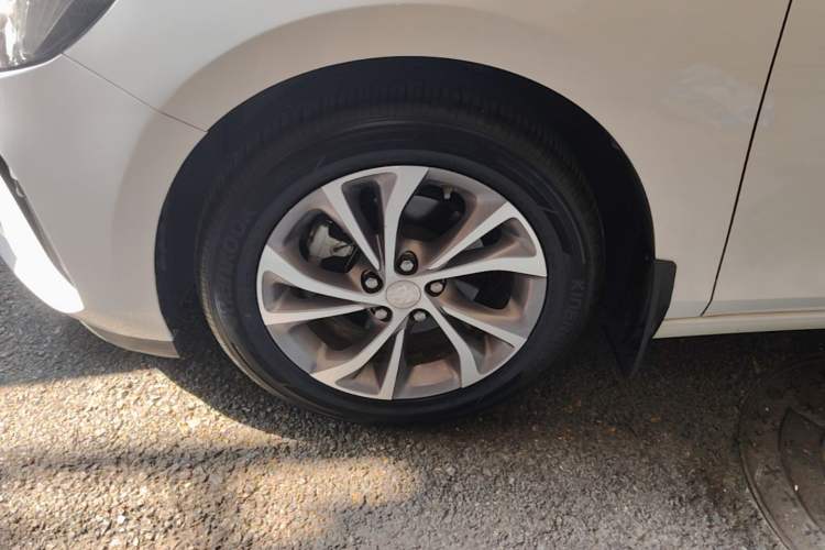 Used Buick Verano 2023 Pro Enjoyment Edition Left Front Wheel Hub