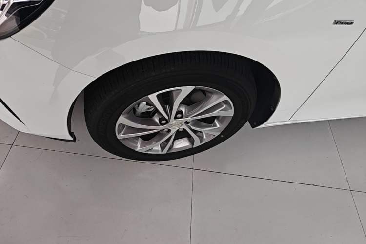 Used Buick Verano 2023 Pro Enjoyment Edition Left Front Wheel Hub