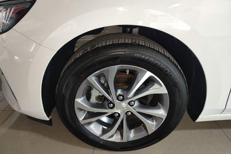Used Buick Verano 2023 Pro Enjoyment Edition Left Front Wheel Hub
