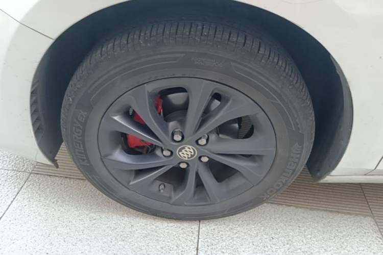 Used Buick Verano 2023 Pro GS Hunter Wind Edition Left Front Wheel Hub