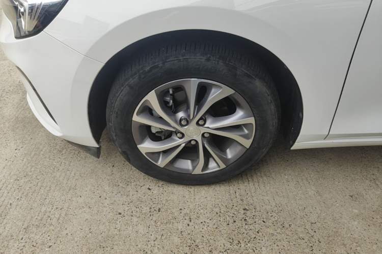 Used Buick Verano 2023 Pro Enjoyment Edition Left Front Wheel Hub