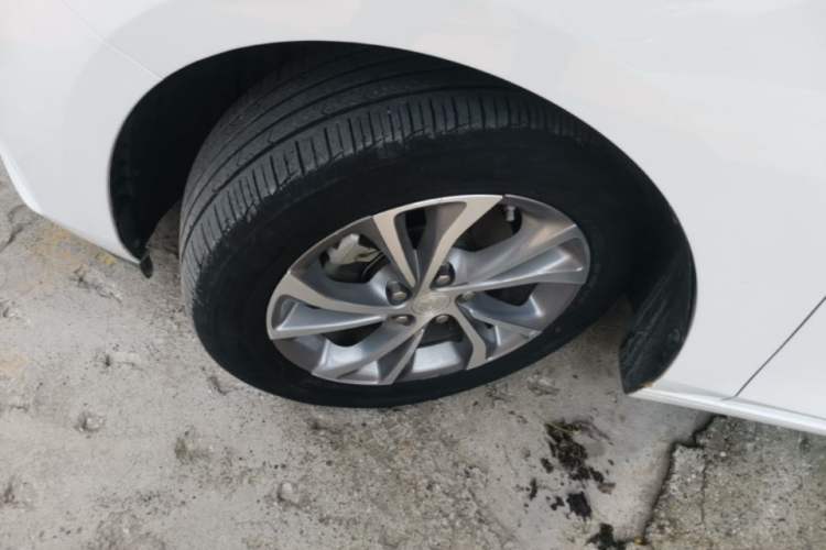 Used Buick Verano 2023 Pro Enjoyment Edition Left Front Wheel Hub