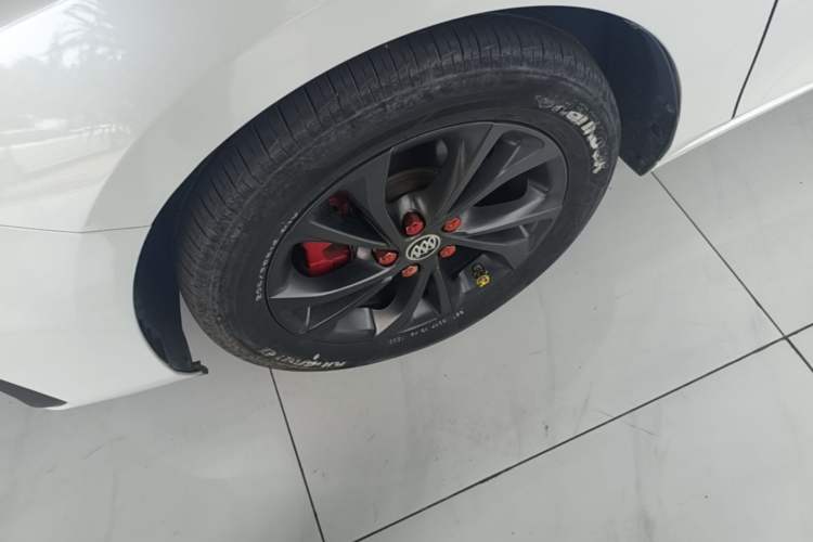 Used Buick Verano 2023 Pro GS Hunter Wind Edition Left Front Wheel Hub