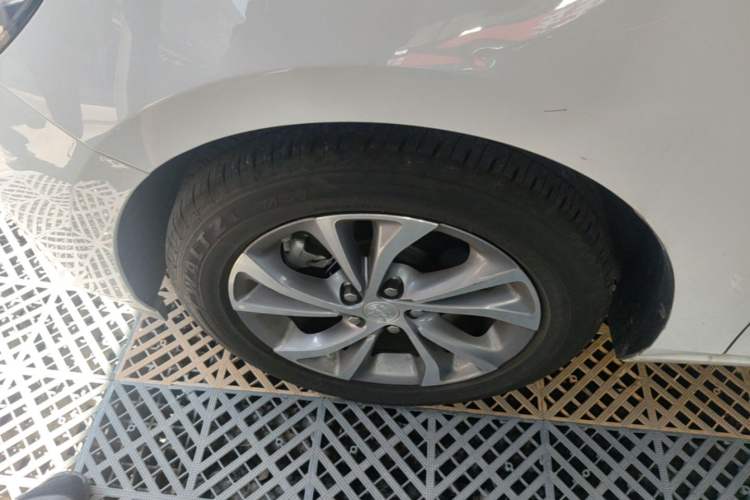 Used Buick Verano 2023 Pro Enjoyment Edition Left Front Wheel Hub
