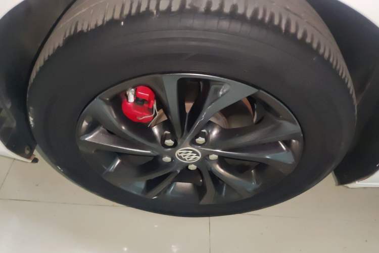 Used Buick Verano 2023 Pro GS Hunter Wind Edition Left Front Wheel Hub