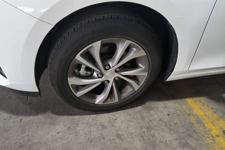 Used Buick Verano 2023 Pro Enjoyment Edition Left Front Wheel Hub