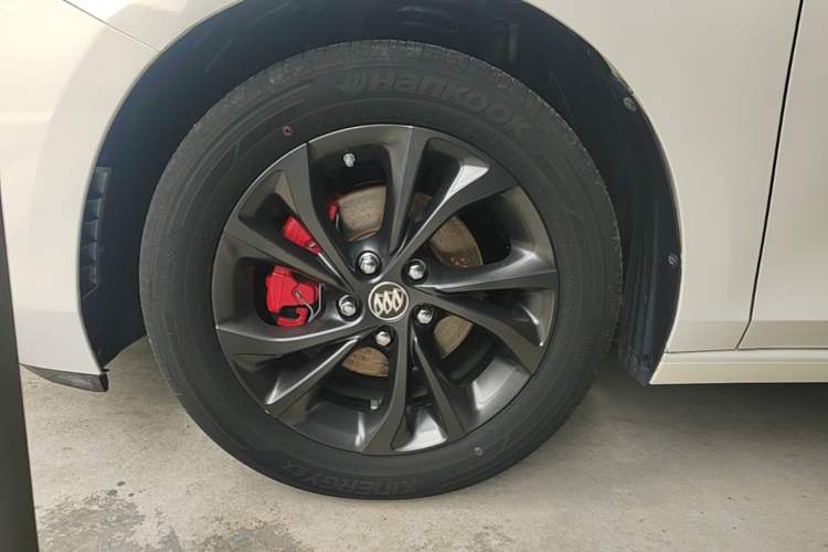 Used Buick Verano 2023 Pro GS Hunter Wind Edition Left Front Wheel Hub