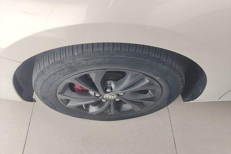 Used Buick Verano 2023 Pro GS Hunter Wind Edition Left Front Wheel Hub