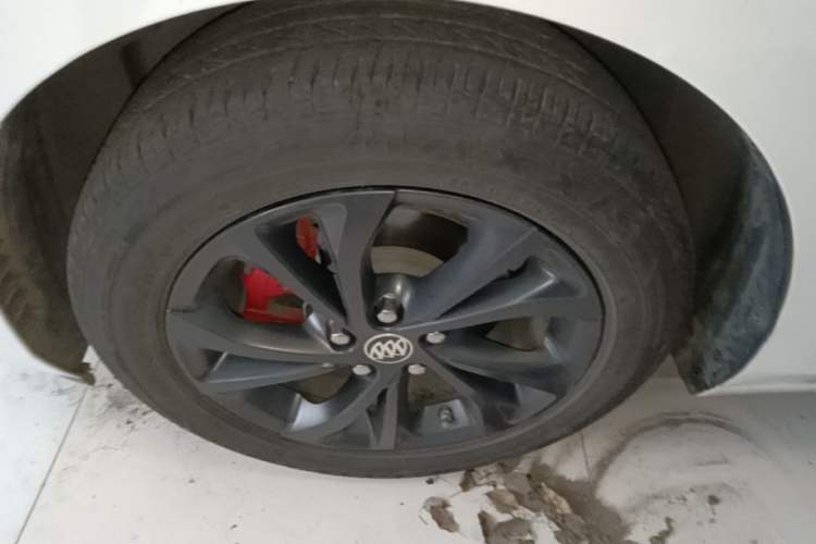 Used Buick Verano 2023 Pro GS Hunter Wind Edition Left Front Wheel Hub