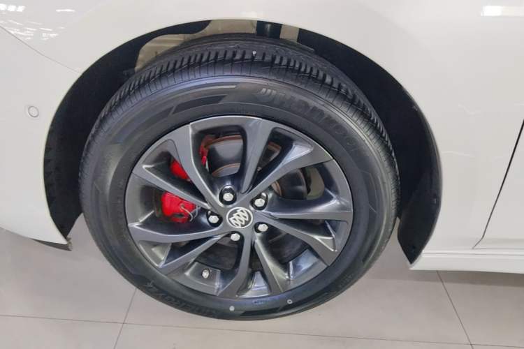 Used Buick Verano 2023 Pro GS Swift Edition Left Front Wheel Hub