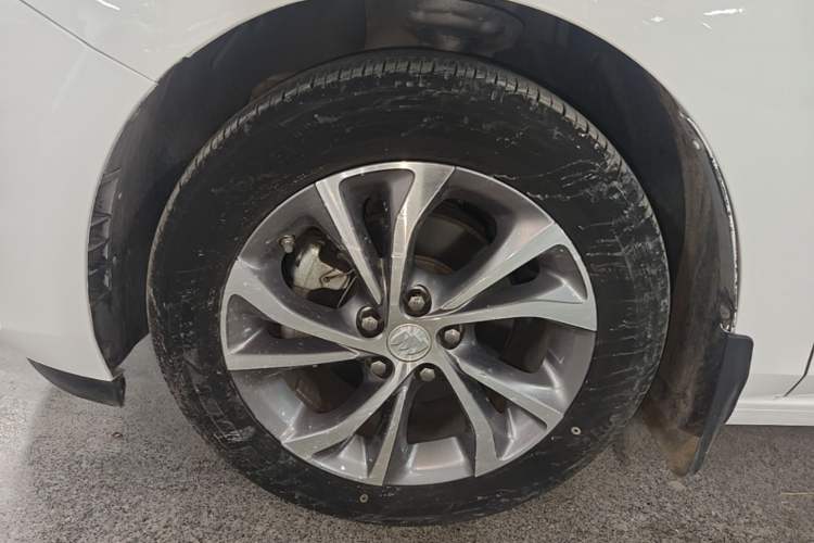 Used Buick Verano 2023 Pro Enjoyment Edition Left Front Wheel Hub