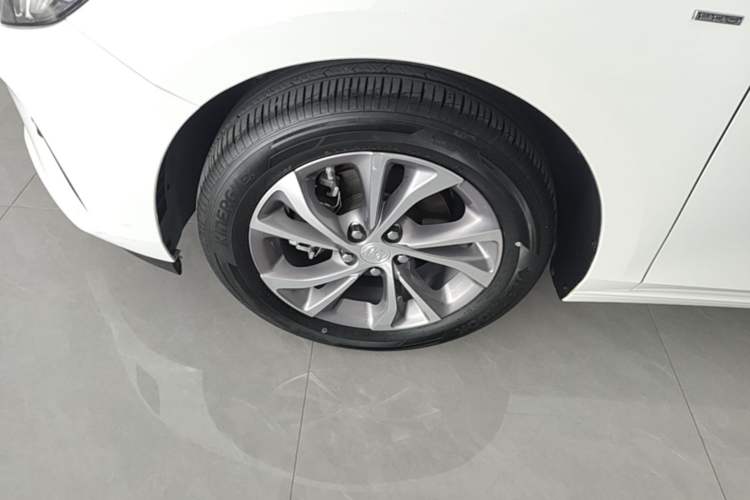 Used Buick Verano 2023 Pro Enjoyment Edition Left Front Wheel Hub