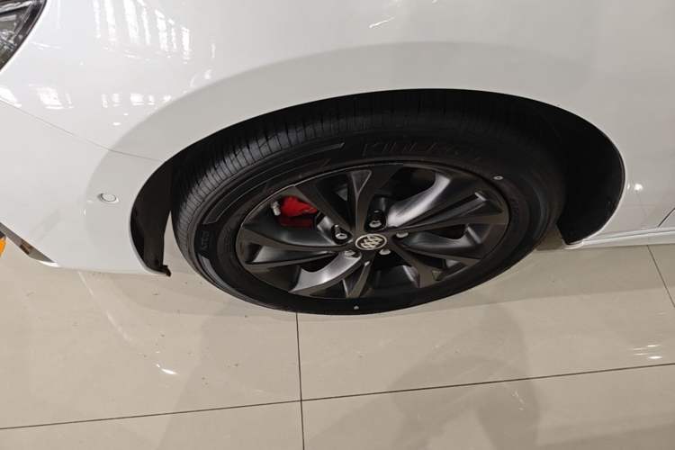 Used Buick Verano 2023 Pro GS Swift Edition Left Front Wheel Hub