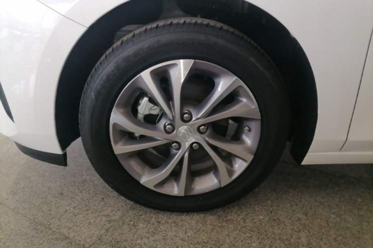 Used Buick Verano 2023 Pro Enjoyment Edition Left Front Wheel Hub