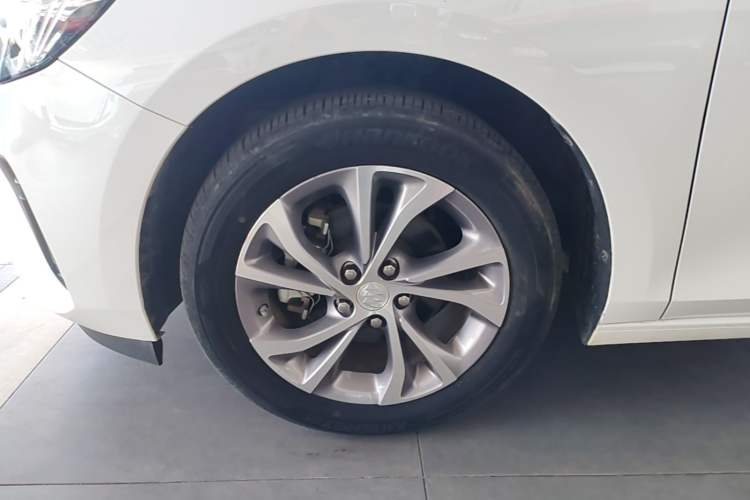 Used Buick Verano 2023 Pro Enjoyment Edition Left Front Wheel Hub