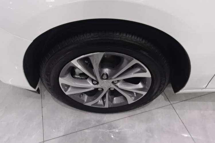 Used Buick Verano 2023 Pro Enjoyment Edition Left Front Wheel Hub