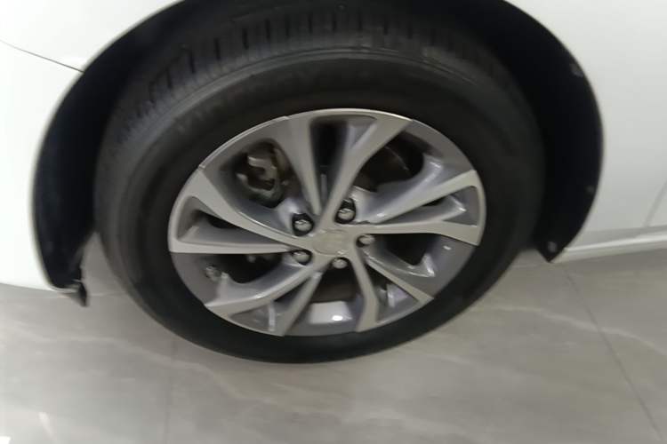 Used Buick Verano 2023 Pro Enjoyment Edition Left Front Wheel Hub