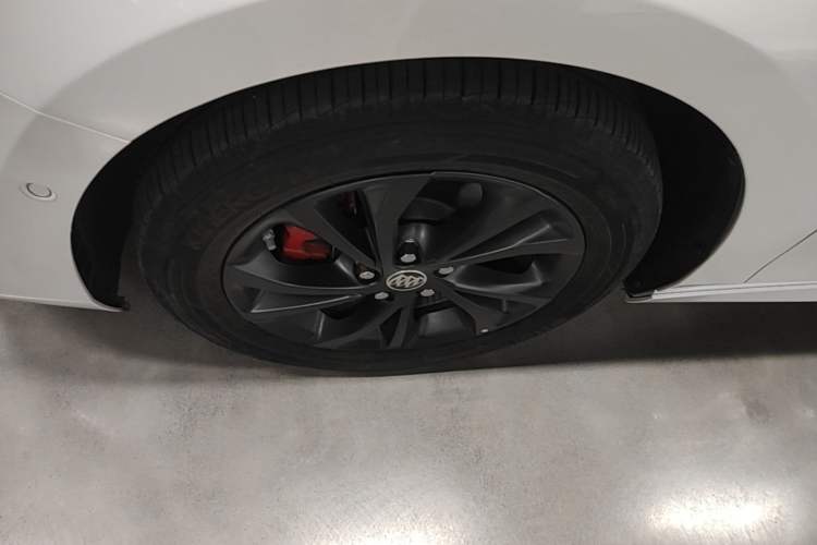 Used Buick Verano 2023 Pro GS Swift Edition Left Front Wheel Hub
