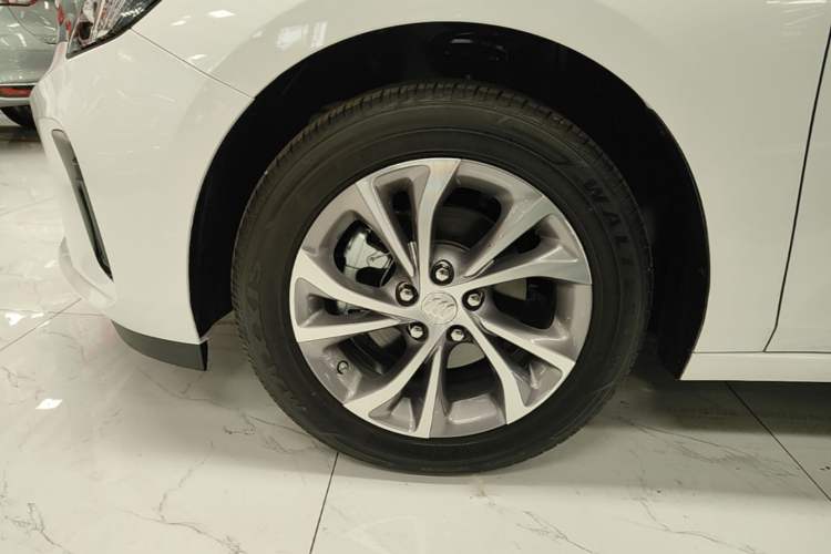 Used Buick Verano 2023 Pro Enjoyment Edition Left Front Wheel Hub