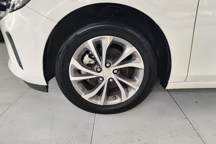 Used Buick Verano 2023 Pro Enjoyment Edition Left Front Wheel Hub