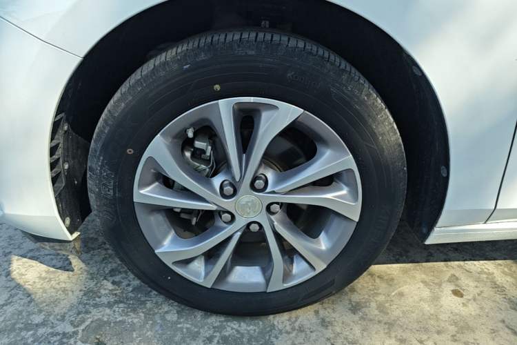 Used Buick Verano 2023 Pro Enjoyment Edition Left Front Wheel Hub