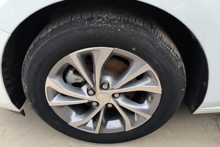 Used Buick Verano 2023 Pro Enjoyment Edition Left Front Wheel Hub