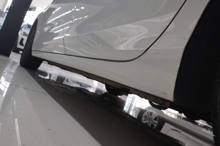 Used Buick Verano 2023 Pro GS Hunter Wind Edition Left Side Sill