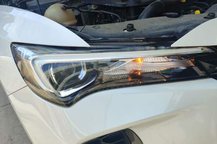 Used Buick Verano 2023 Pro GS Hunter Wind Edition Right Front Headlight