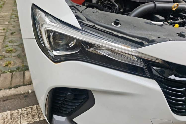 Used Buick Verano 2023 Pro GS Hunter Wind Edition Right Front Headlight