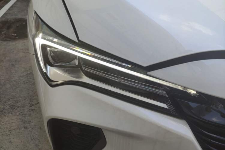 Used Buick Verano 2023 Pro GS Swift Edition Right Front Headlight