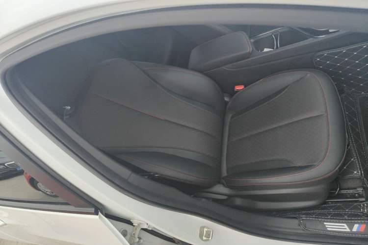 Used Buick Verano 2023 Pro GS Hunter Wind Edition Right Front Seat