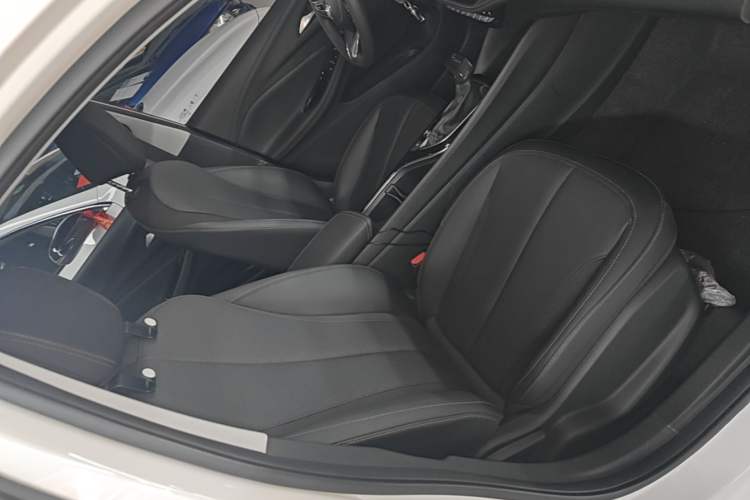 Used Buick Verano 2023 Pro Enjoyment Edition Right Front Seat