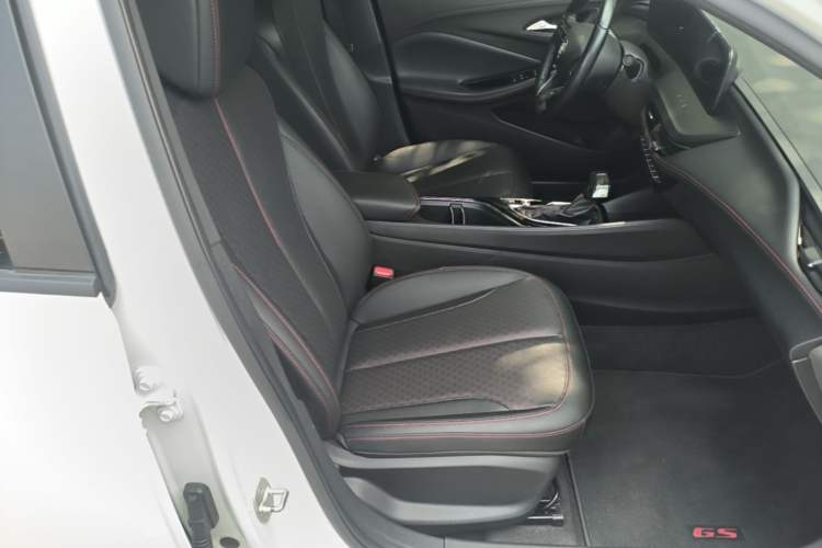 Used Buick Verano 2023 Pro GS Hunter Wind Edition Right Front Seat